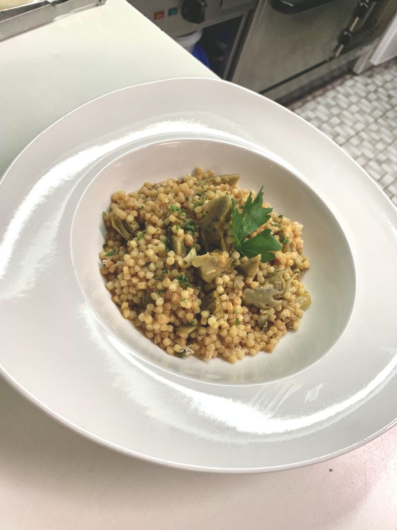 Fregola con carciofi